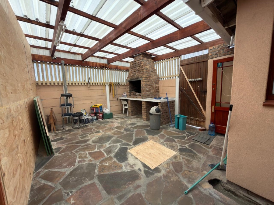 3 Bedroom Property for Sale in Sanddrift Western Cape